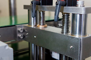 Часть механизма настройки прижимного конвейера